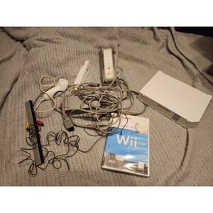 Nintendo Wii Console Bundle White RVL-001